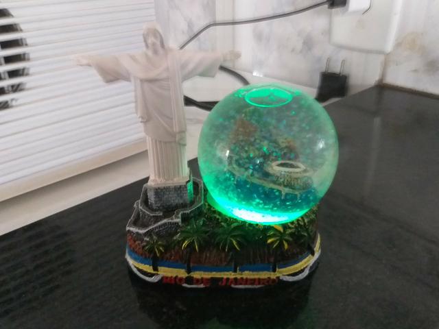 Enfeite muda de cor
