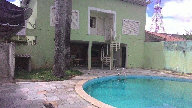 Aluga-se Quartos