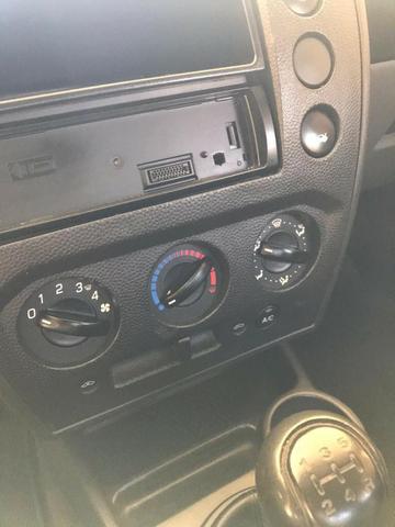 Ford Fiesta Sedan em perfeito estado - Foto 3