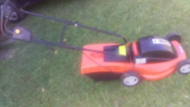 Vendo uma máquina de cortar grama com aparador - Foto 4