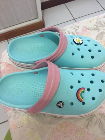 vendo crocks roupas e