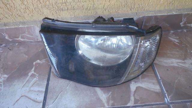 Lente do farol esquerdo Mitsubishi l200 triton