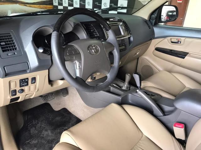 TOYOTA HILUX SW4 SRV 4X4 3.0 AUTOMÁTICA DIESEL - Foto 14