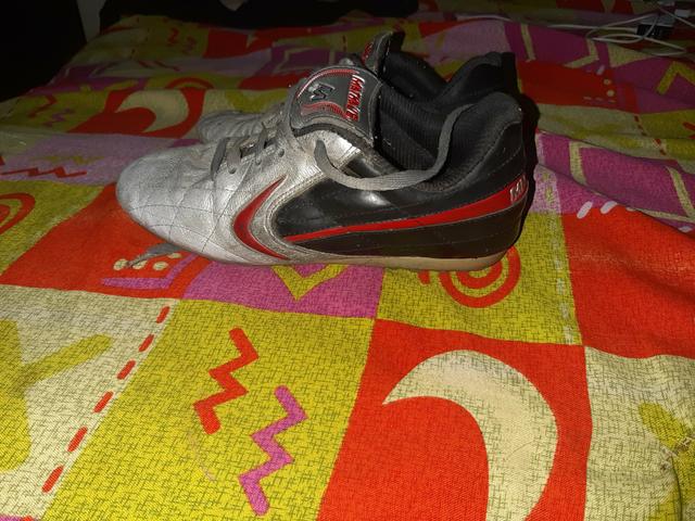 Chuteira para campo de futebol - Foto 3