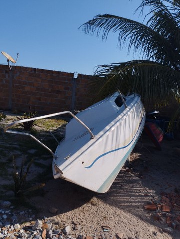 Barco 6 M por 2.50 vendo ou troco por barco menor