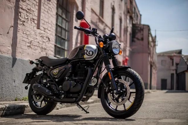 Hunter Rebel 350 - Danielle 