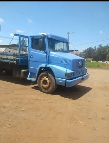 Caminhão Mercedes Benz