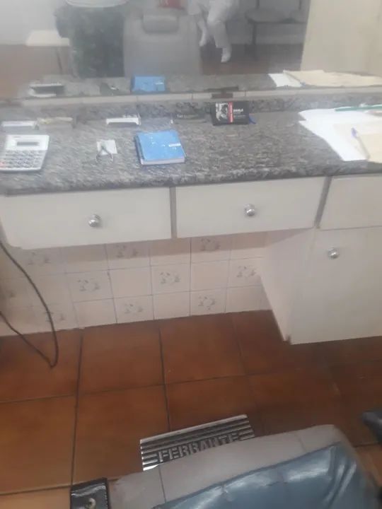 Frente de cabeleireiro com mármore 