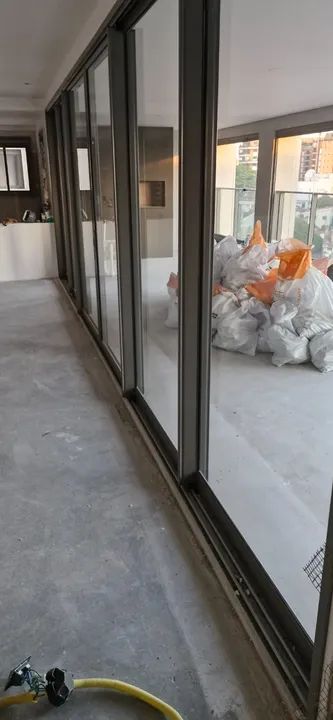 Porta caixilho 7 cinza com vidros,  7,40 X 2,40  - Foto 3