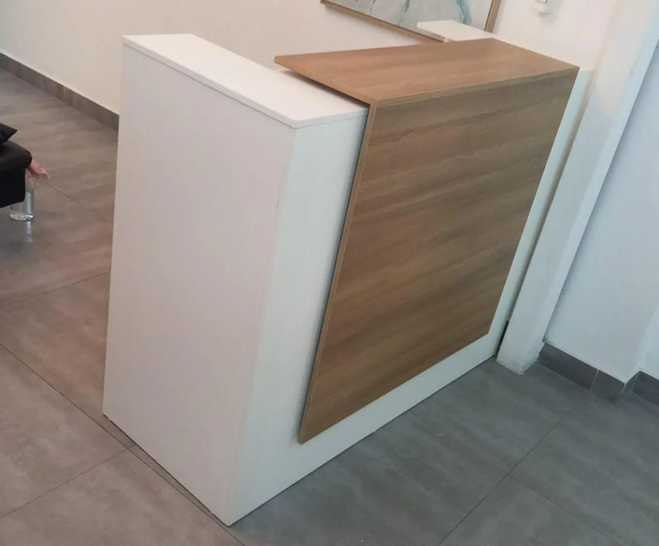 Balcão reto para atendimento