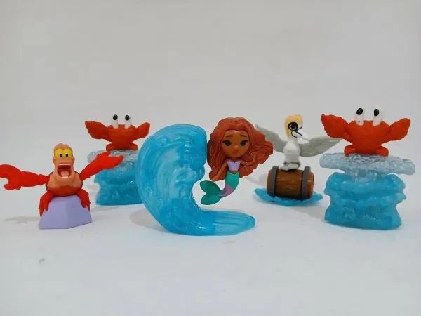 Lote de Miniaturas Colecionaveis - Princesa Ariel e seus Amigos - Medidas Aprox 9cm  - Foto 2