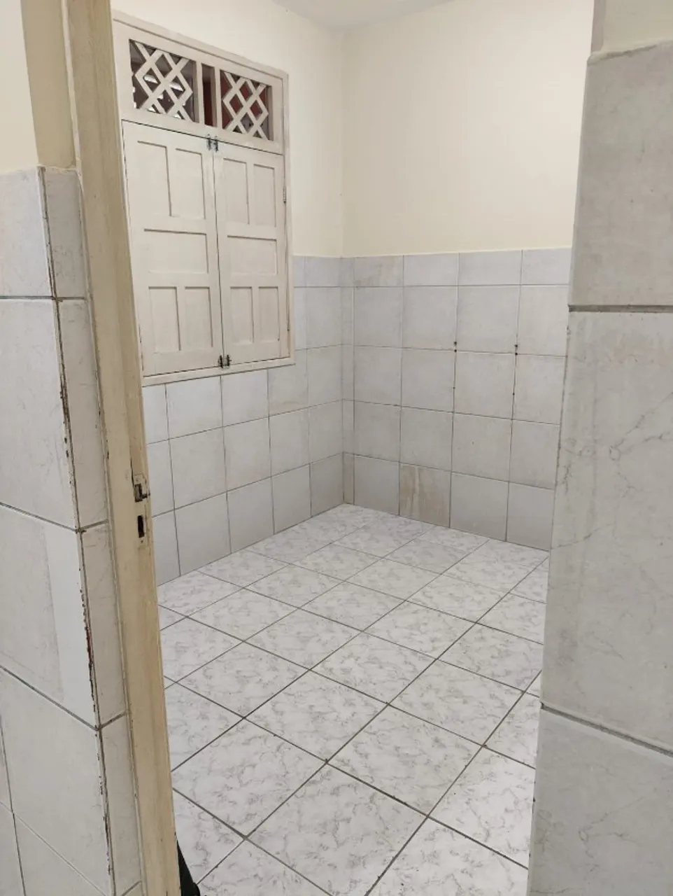 Alugar excelente casal bem localizado no santos Drummond, rua Minervina Barros 298.