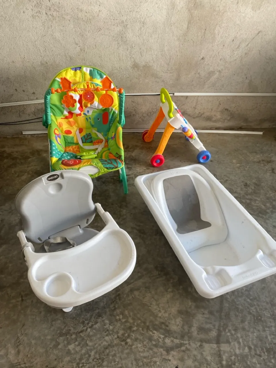 Enxoval bebê semi novo