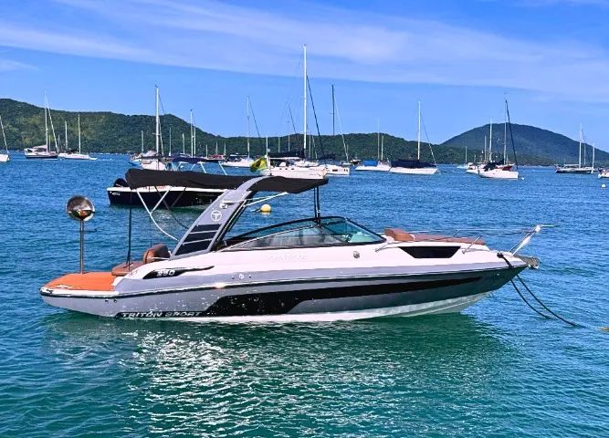 Lancha Triton 250 Cabinada - Cota Náutica Boatlux  - Foto 2