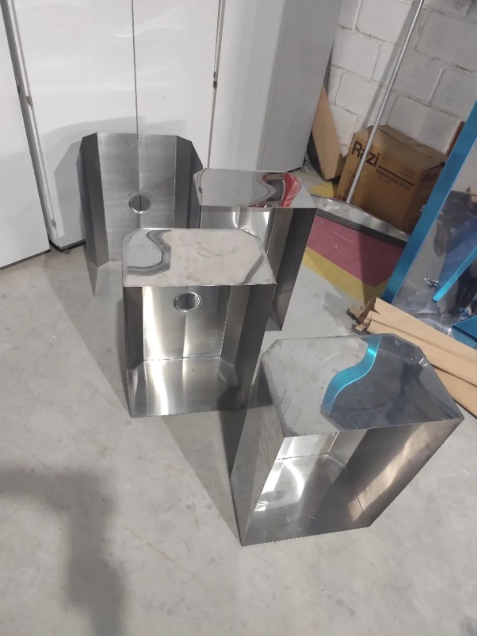 Coifa Central Pequena em Inox para Ambientes Compactos e Elegantes