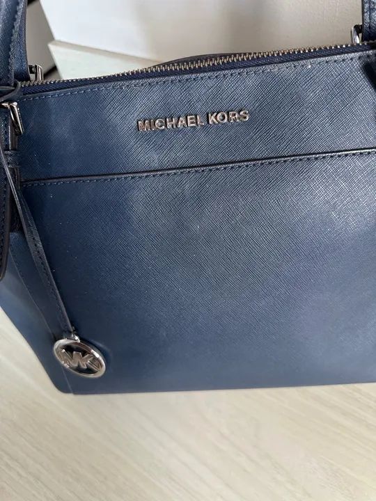 Bolsa MK azul marinho  - Foto 2