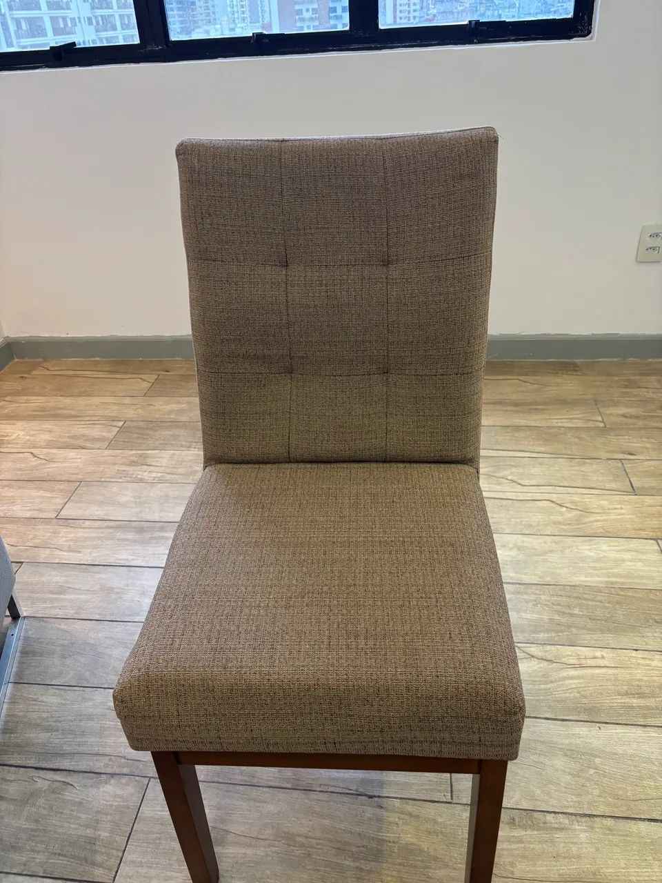 Vendo cadeiras R$280,00, cada uma.