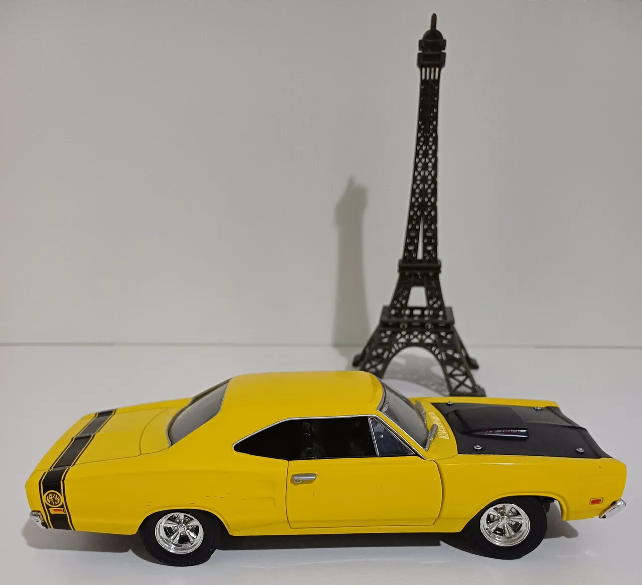 Miniatura Dodge Charger R/T - Colecionador kit c 4 carrinhos