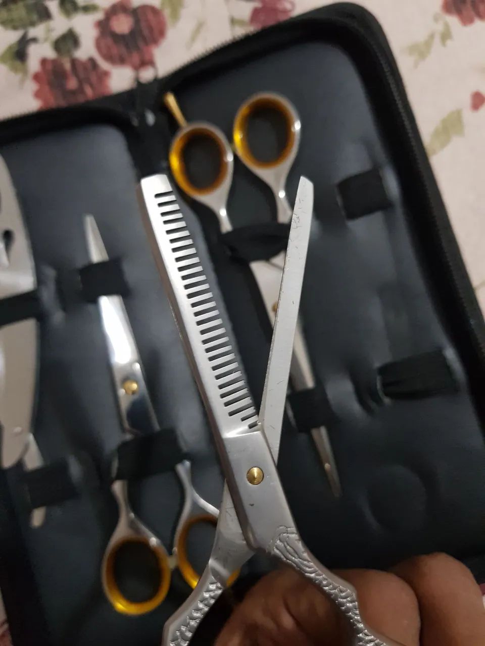 Kit de Tesouras Profissional de Barbeiro - Foto 3