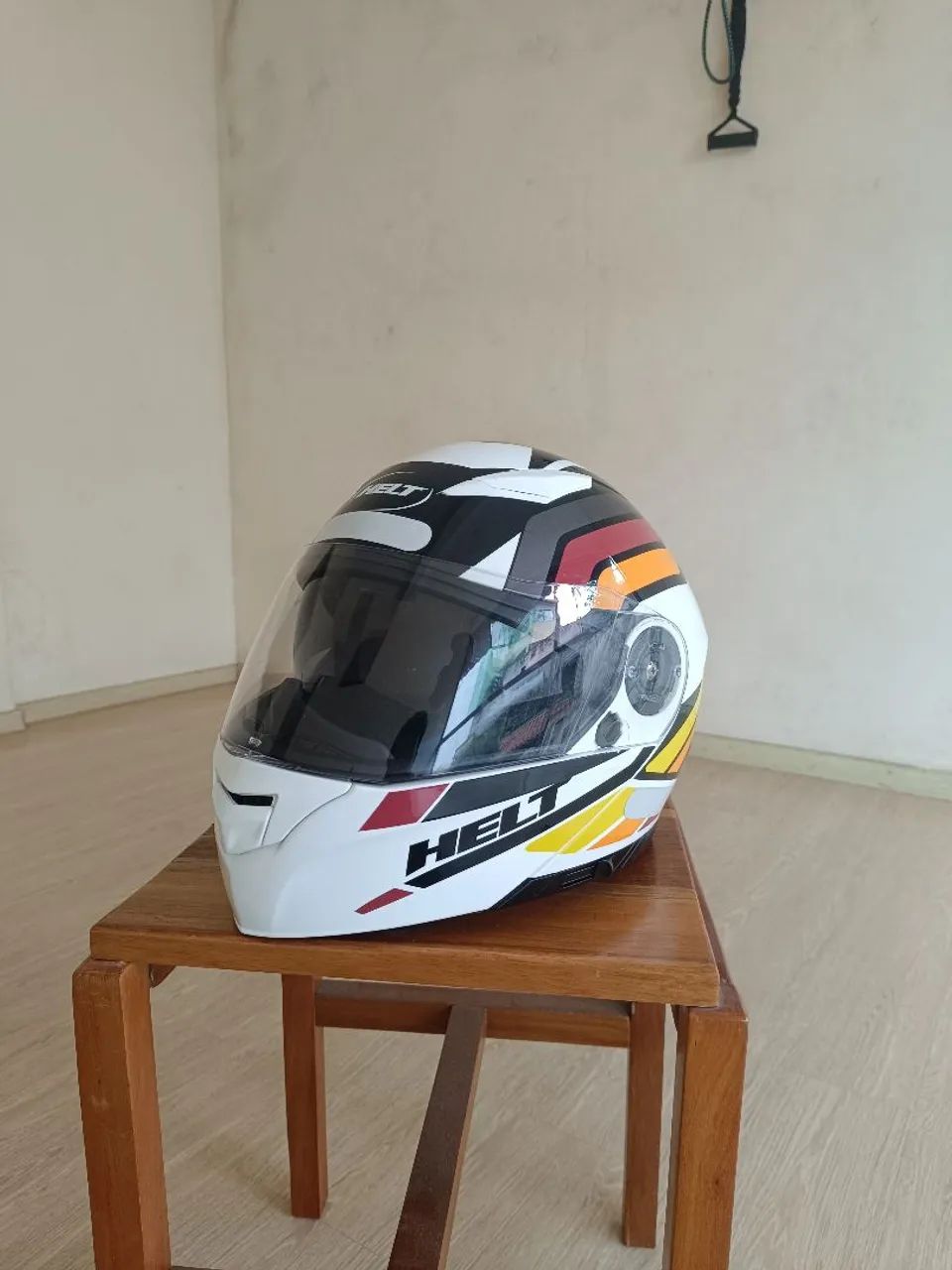 Capacete Helt Escamoteável com viseira solar interna branco tamanho 58 pouco usado - Foto 3