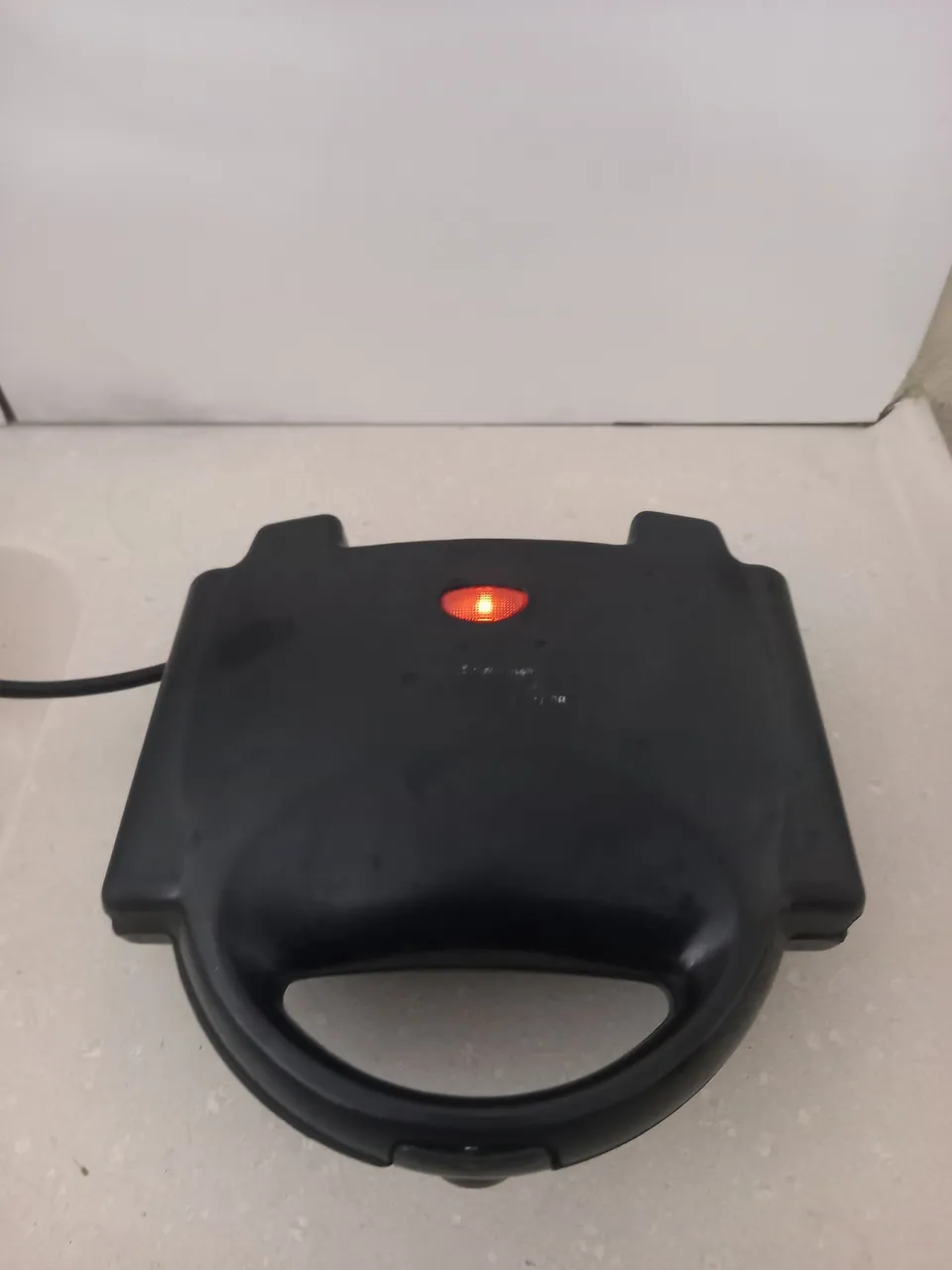 Sanduicheira Elétrica Compacta