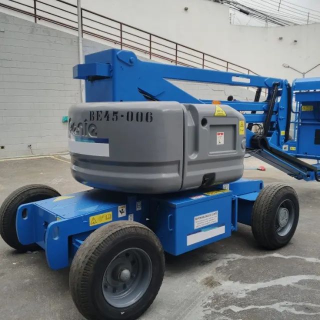 Plataforma Elevatória GENIE Z45/25DC - Outros itens para agro e