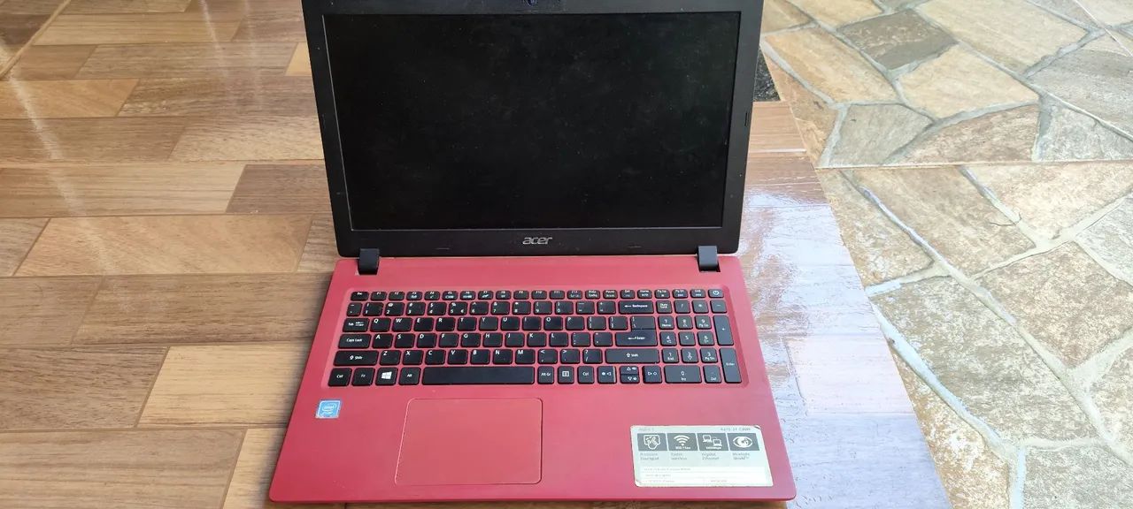 Notebook Acer Vermelho