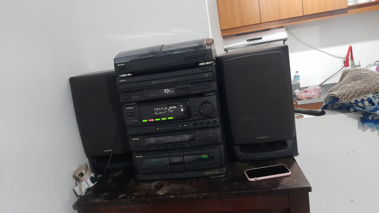 Som relíquia Aiwa Vintage com caixa . Toca disco CD fita 2500$