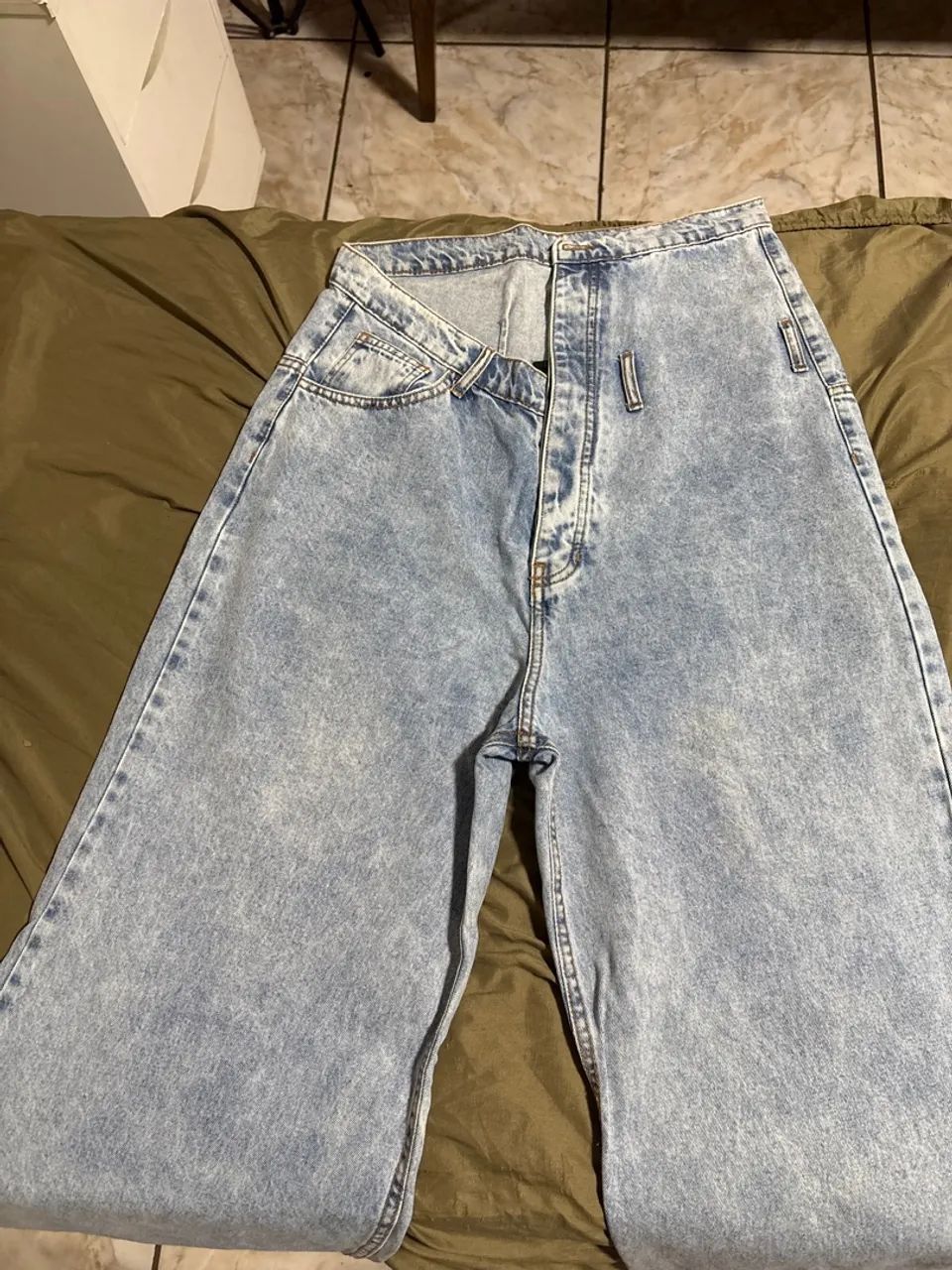 Calça Jeans assimétrica Larga Azul Claro