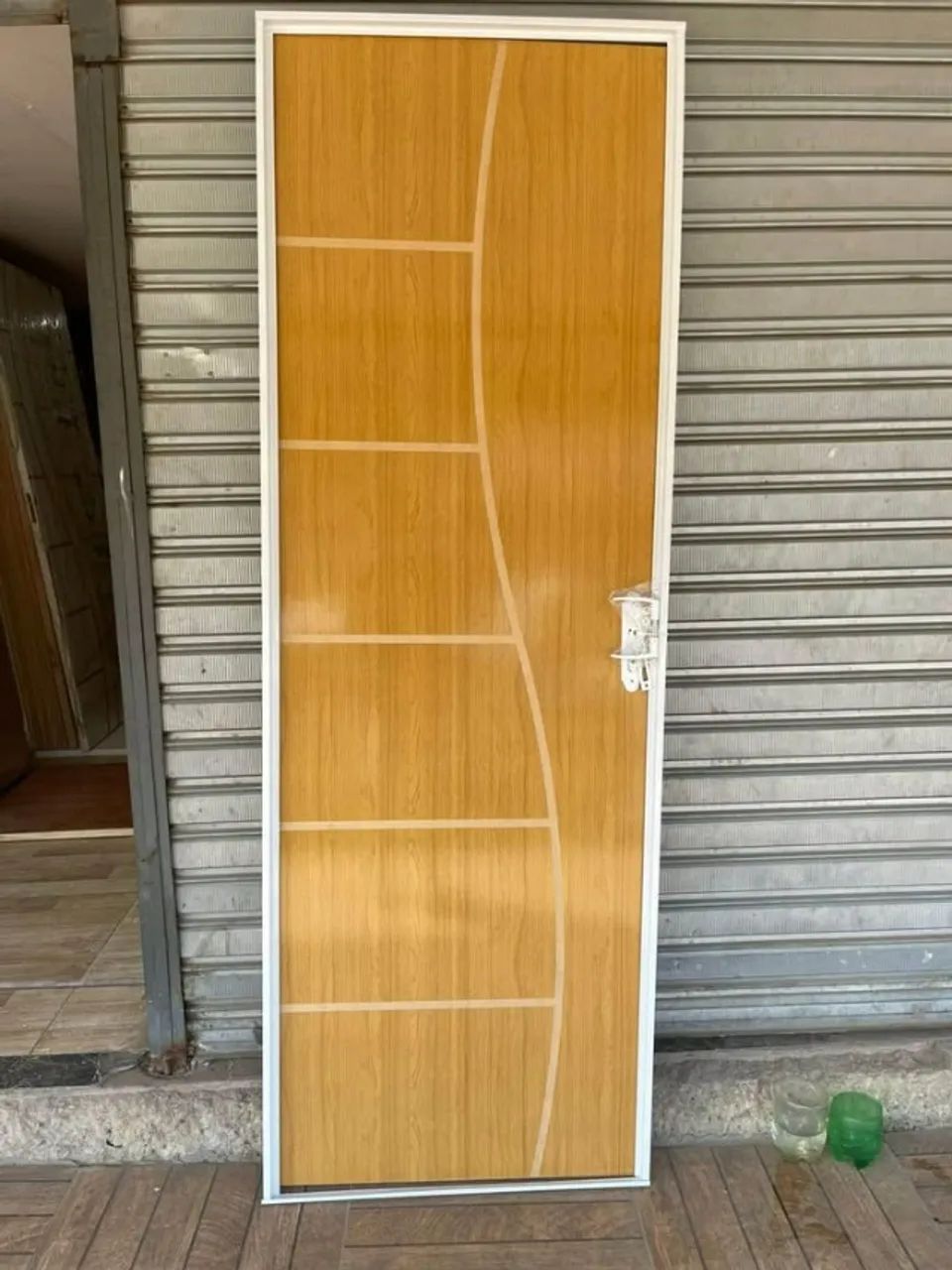 porta de madeira com caixonete em aço branquinho  - Foto 6