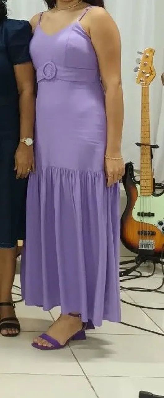 Vestido Lilás Elegante com Detalhe na Cintura