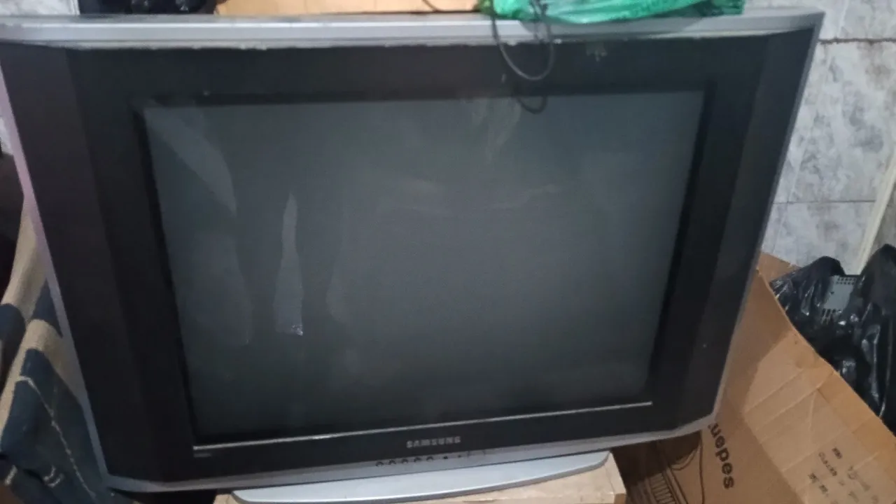"tv de tubo" - TVs no Brasil