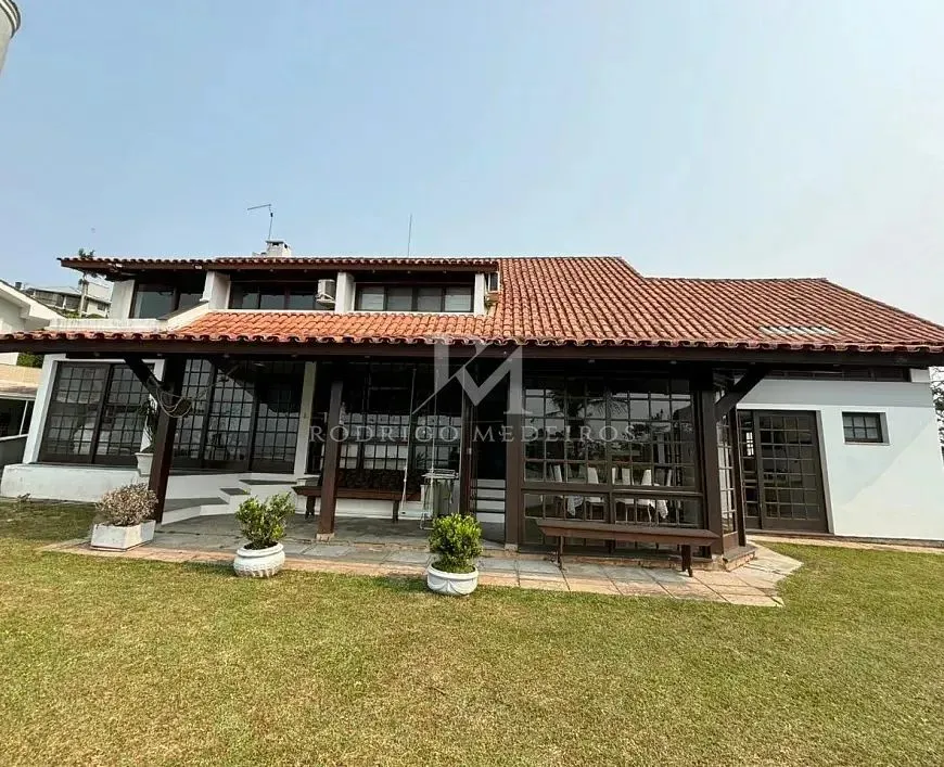 Casa com uma vista incrível com 4 dormitórios e 4 vagas de garagem no Bosque das Mansões -
