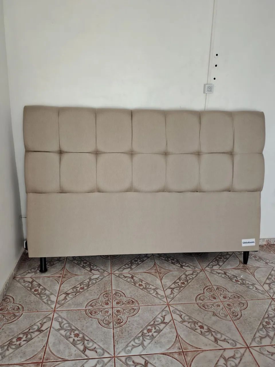 Cabeceira Estofada Bege - Conforto e Elegância