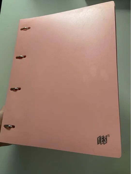 Caderno universitário rosa YES