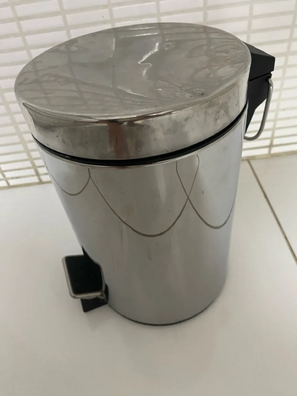 Lixeira de Metal para Cozinha
