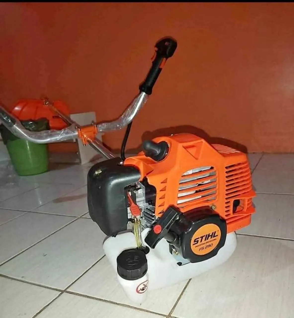 Roçadeira STIHL FS 290 - Potência e Eficiência!