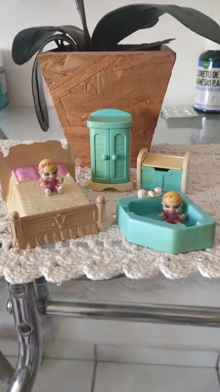 Lote miniaturas de móveis antigos