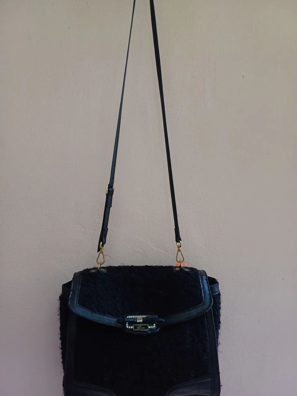 Bolsa Guess Preta de Ombro - Foto 3