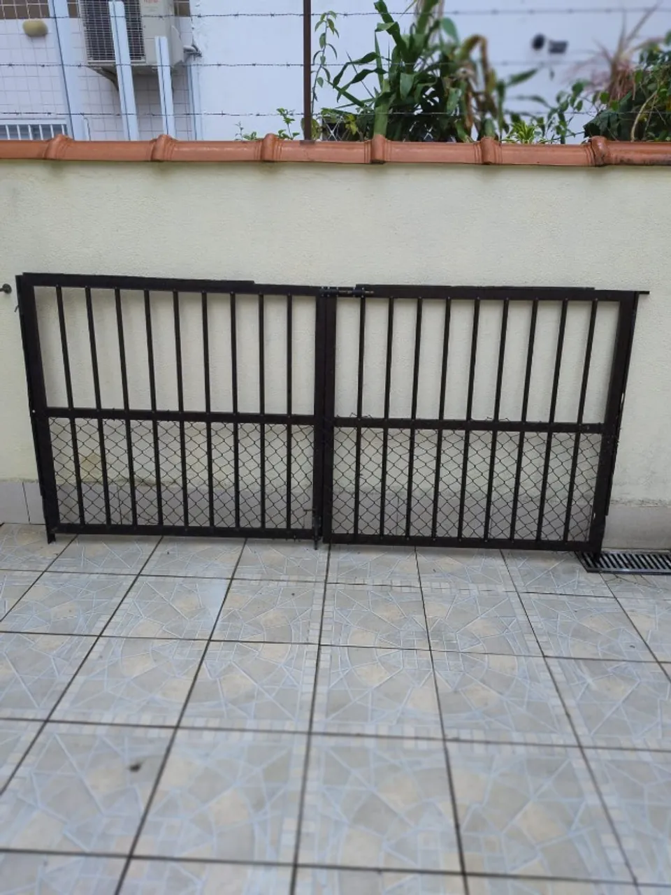 Portão de Alumínio Preto Usado
