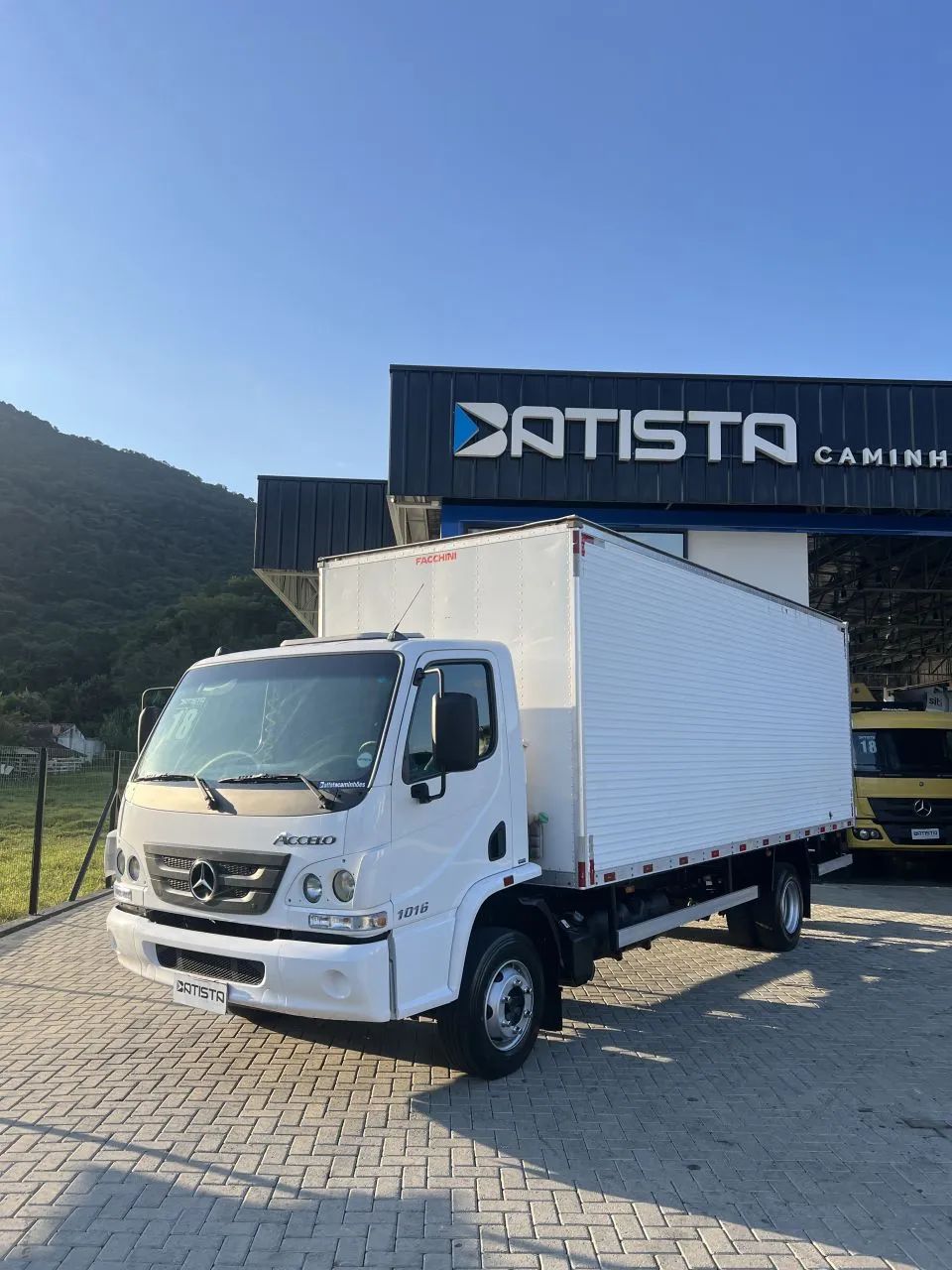  MB Accelo 1016 2018 - Bau facchini de 6.2m