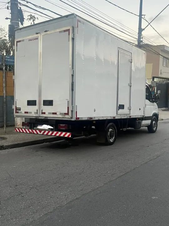 Iveco Daily 35s14 baú ano 2015 - Foto 3