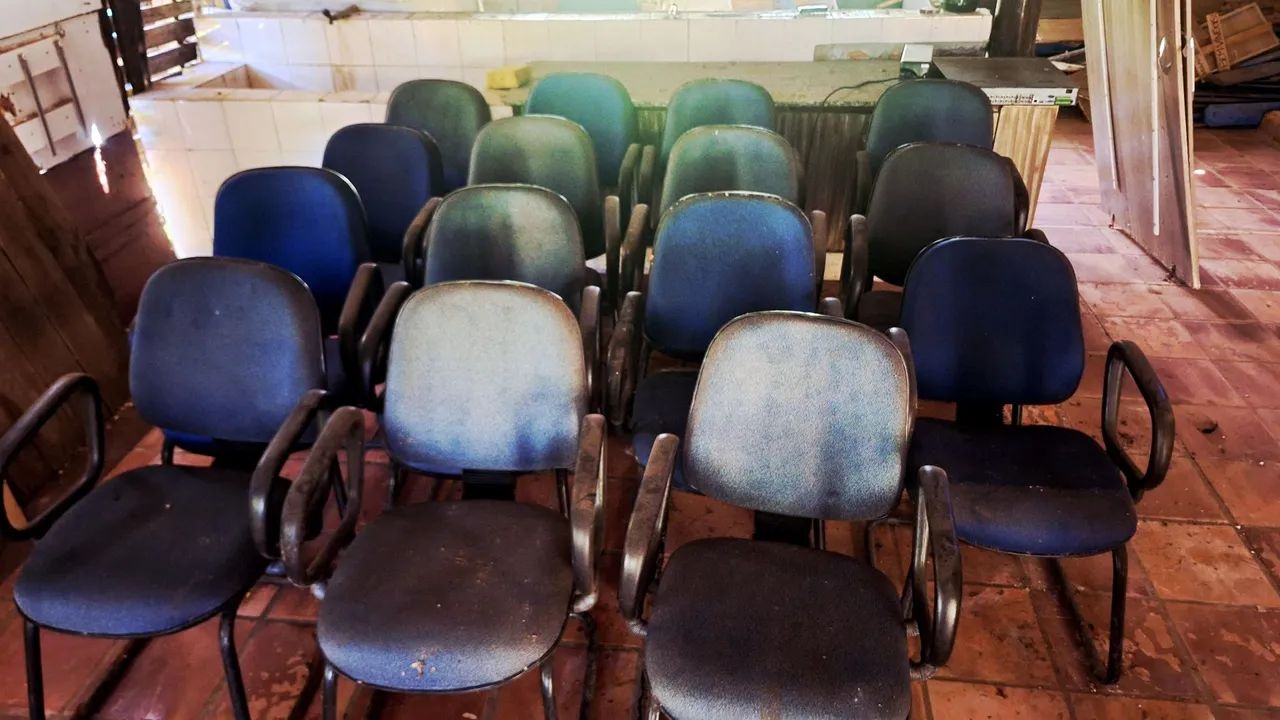 15 cadeiras 64617880700418121