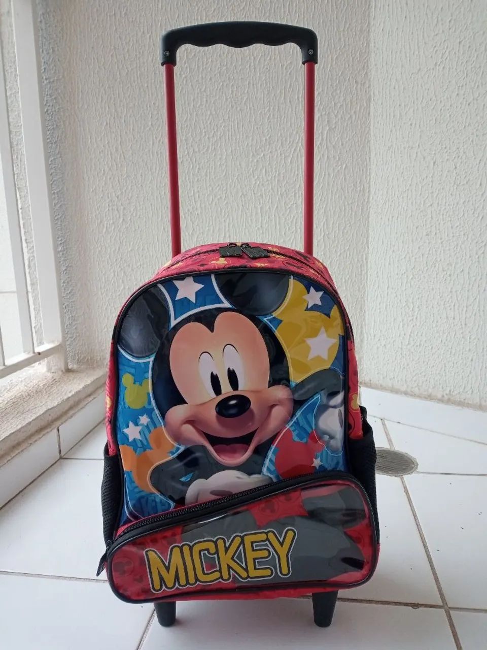 Mochila do Michey de Rodinha em bom estado - Foto 2