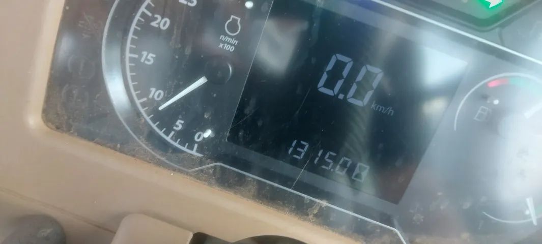 trator agricola cabinado marca john deere modelo 6100j ano 2022  - Foto 6