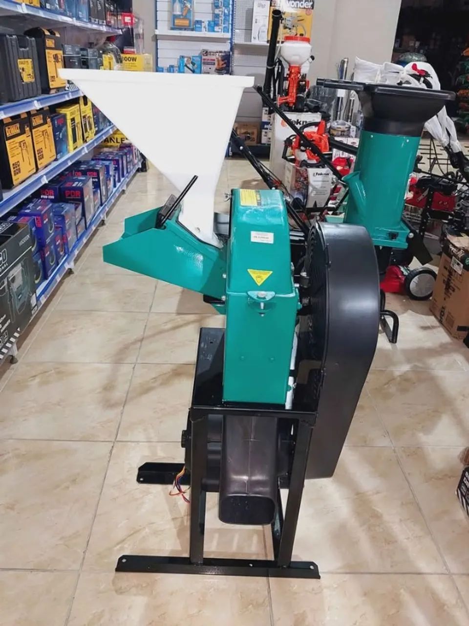 Forrageira Triturador Monofásica 2.0hp Motor de Correia C/ Peneiras - Garthen (Loja) - Foto 4