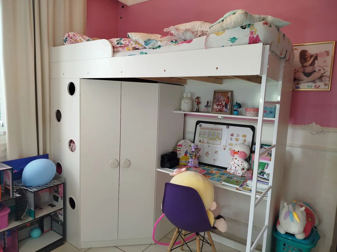 Cama infantil acoplada com armário e escrivaninha 
