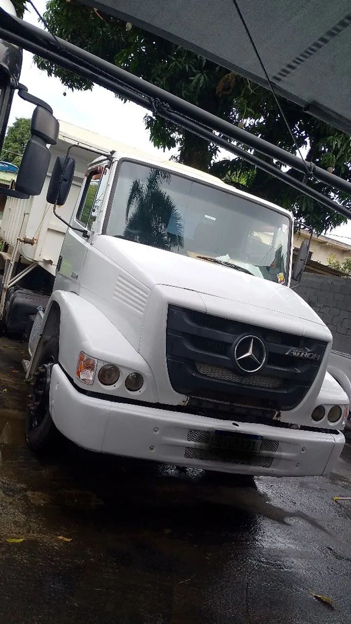 Caminhão Atron 2324