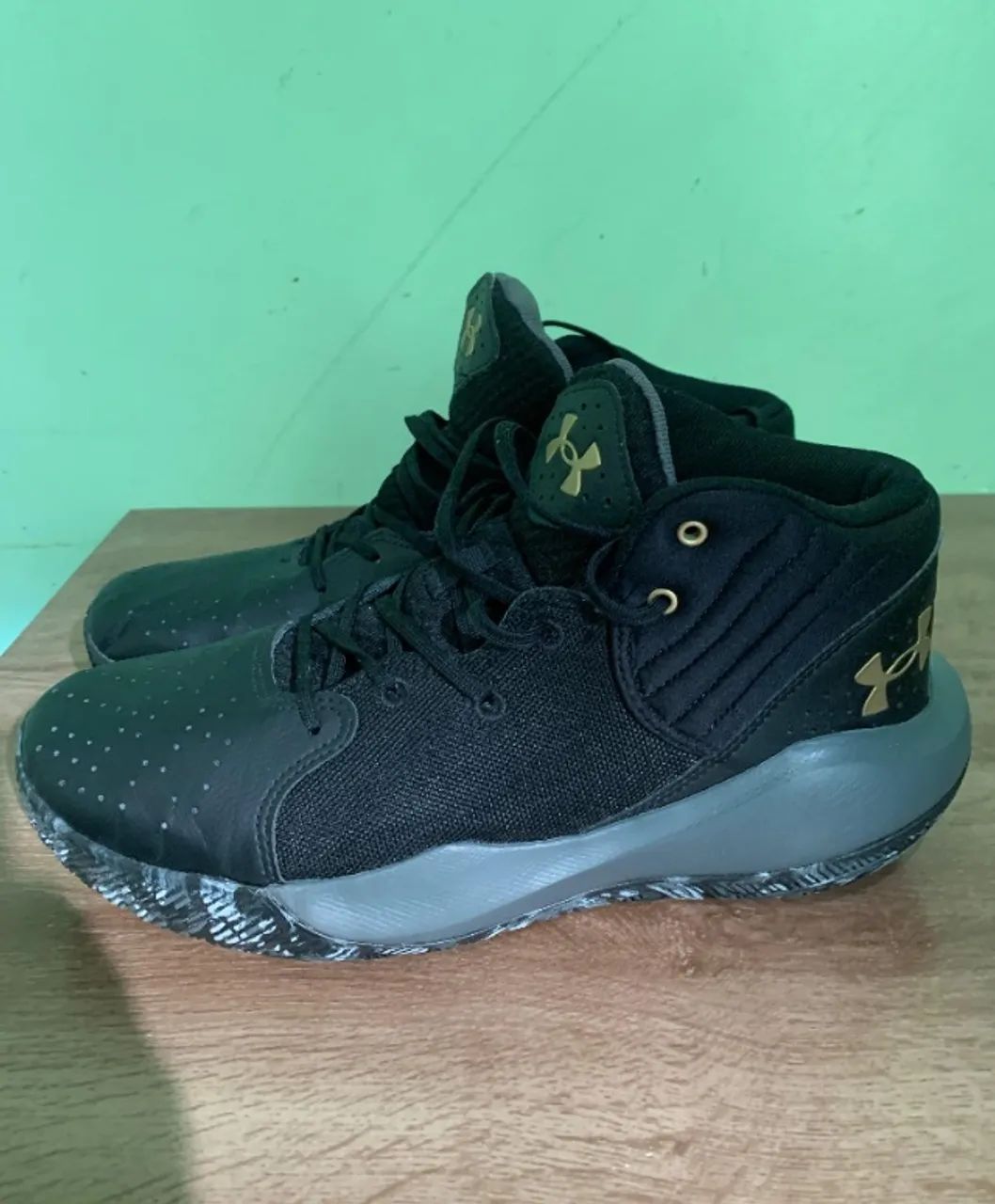 Tênis Under Armour Jet 21 Masculino - Preto E Dourado