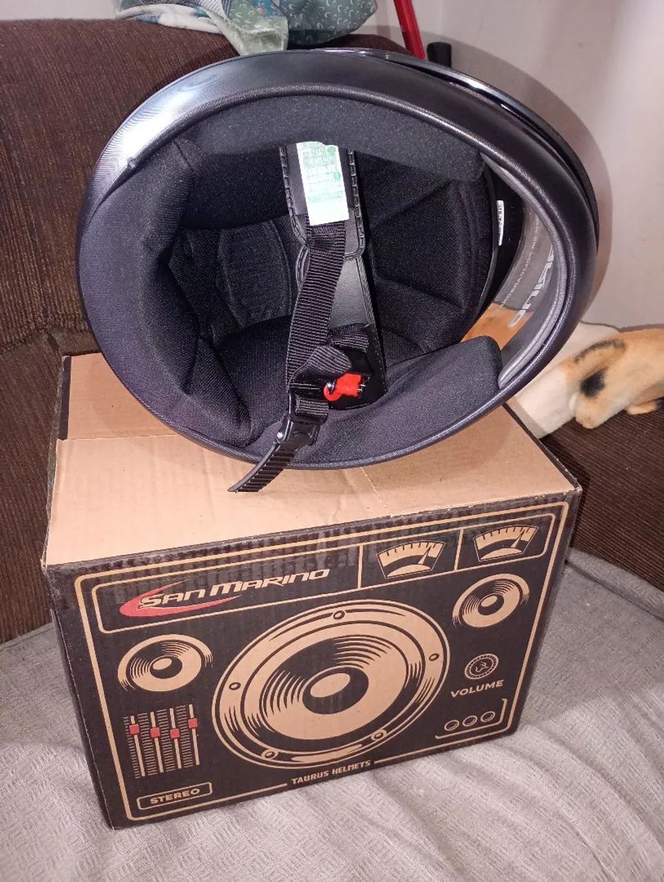 Vendo capacete novo na caixa. San Marino.